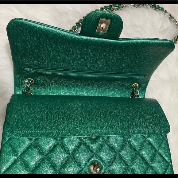 Chanel | 18s Iridescent Emerald Green Jumbo DF - Picture 9 of 9